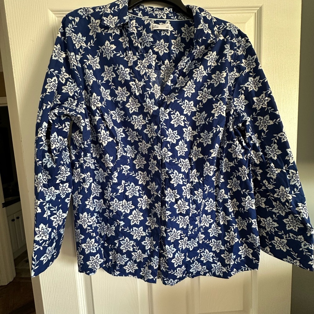 Croft & Barrow Navy and White Floral Top